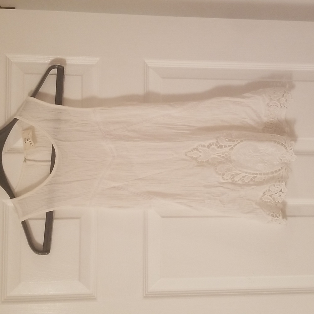 Pins and needles delicate lace white tank top